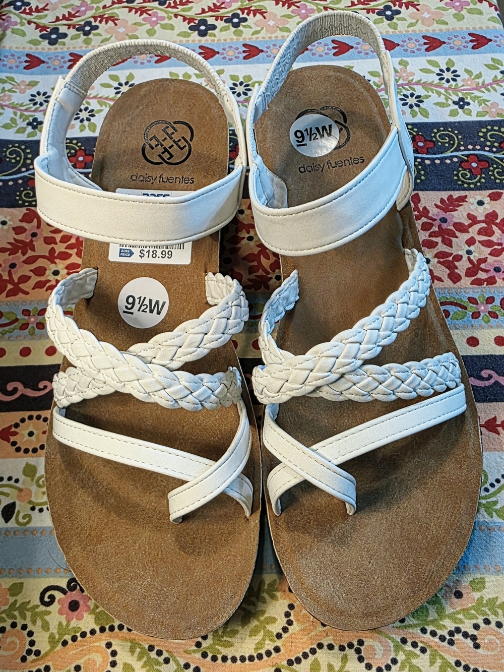 Daisy Fuentes White Braided & Smooth Strap Sandals